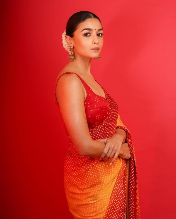 Red Satin Creap Silk Heavy Satin Zari Saree - Image 4