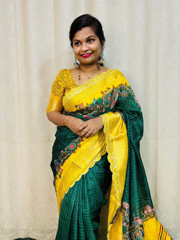 Green Dola Mangalagiri Checks Floral Print Saree - Image 2