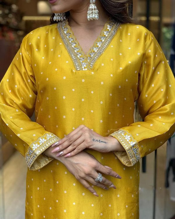 Yellow Chinon Silk Wide Digital Print Coding Work Lace Salwar Suit - Image 4