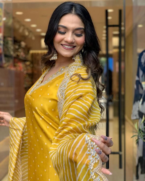 Yellow Chinon Silk Wide Digital Print Coding Work Lace Salwar Suit - Image 5