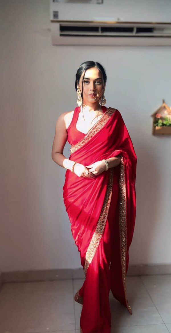 Red 9000 Velvet With Embroidery Lace Border Saree - Image 5