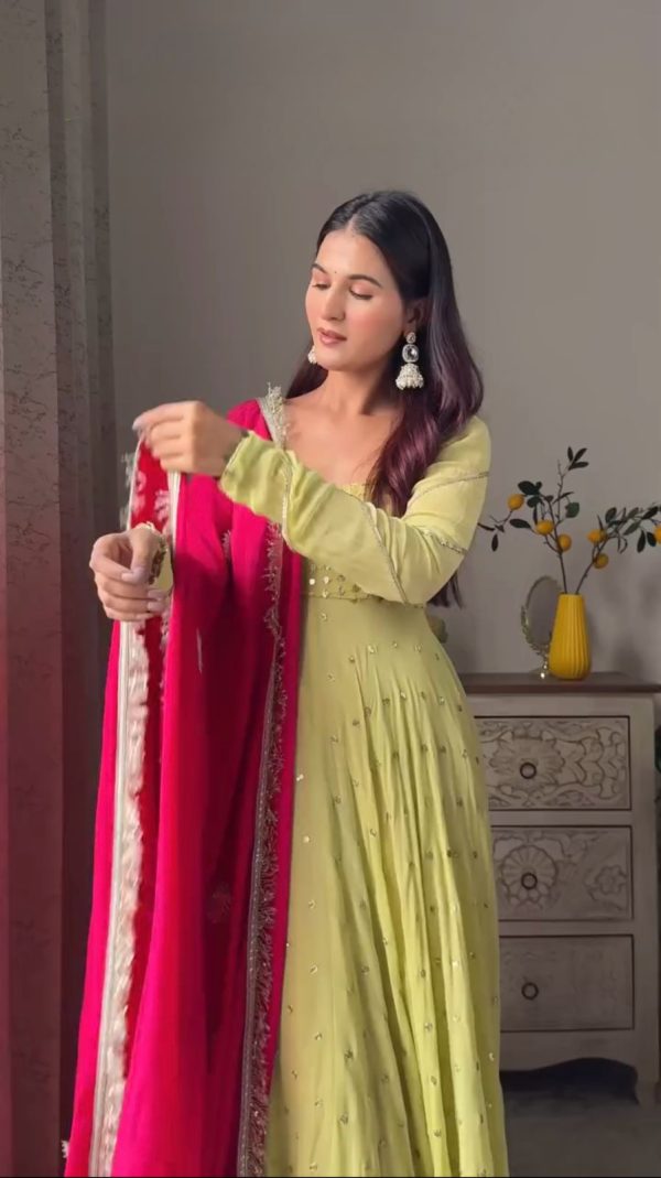 Pista Foix Georgette Thread With Sequence Salwar Suit - Image 3