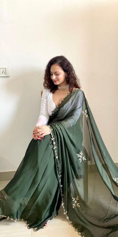 AC Resham Green Color Rangoli Silk Handwork Cutwork Pearl Saree Casual, Wedding, Festive, Events . Expected Delivery 4-6 Working Days @1999/- only | Sarees, Bollywood Sarees, Creative Sarees, Designer Sarees, Embroidered Sarees, Ethnic Saree, Modern Digital sarees, Party Wear Sarees