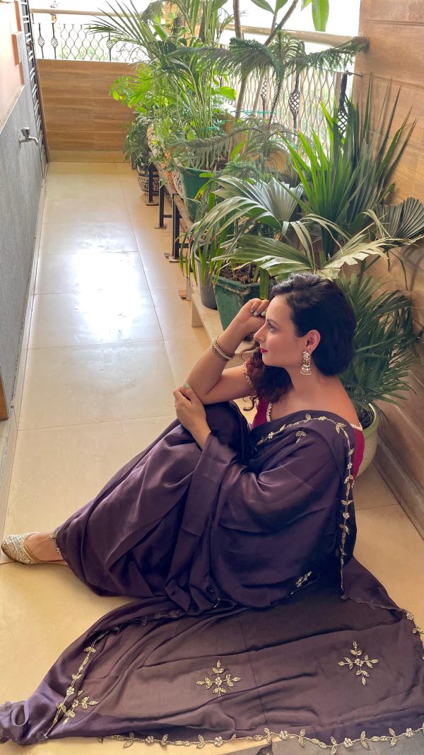 Violet Rangoli Silk Handwork Cutwork Pearl Saree - Image 2