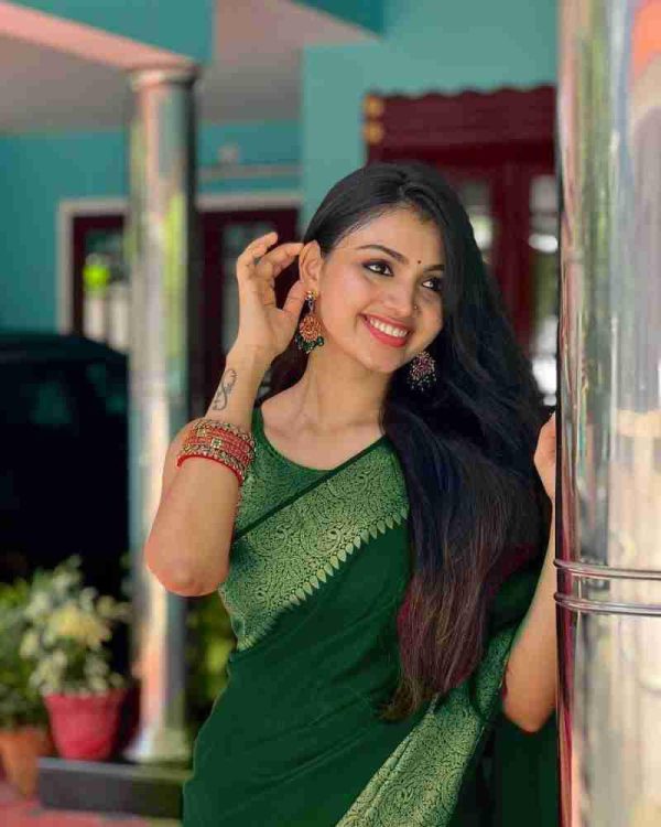 Green Soft Litchi Silk Jacquard Work Saree - Image 3