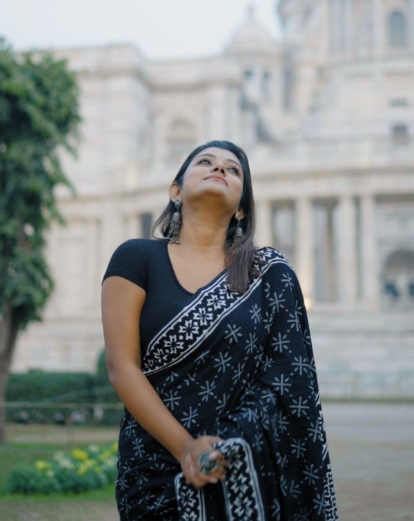 Black Soft Linen Silk Digital Print Saree - Image 7