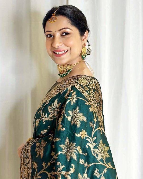 KP 4077 Green Soft Lichi Silk Saree Perfect for Wedding, Party, Baisakhi, Temple Visit, Anniversary . Best Price ₹1349. Delivery 4-6 Working Days. | Sarees, Bollywood Sarees, Creative Sarees, Designer Sarees, Embroidered Sarees, Ethnic Saree, Modern Digital sarees, Party Wear Sarees