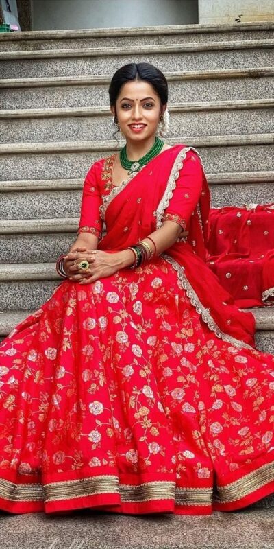 KT 165 Red Banarasi Jacquard Silk Lehenga Choli with Zari Work. Affordable Price ₹1974. Delivery 4-6 Working Days. Shop now. | Lehenga, Bollywood Lehenga, Creative Lehenga, Designer Lehenga, Embroidered Lehenga, Party Wear Lehenga