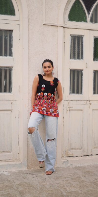 KA 1196 Black Georgette Kurti with Gamthi Work.Wedding, Party, Festive, Events, Exclusive Offer ₹1469. Delivery 4-6 Working Days. Shop now. | Kurti, Bollywood Kurti, Creative Kurtis, Designer Kurti, Party Wear Kurti, Selfie Kurti