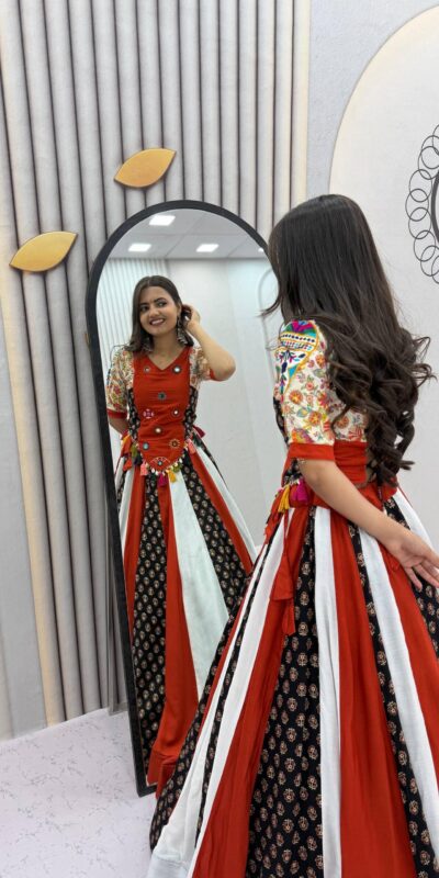 PC 587 Red in Pure Cotton Mirror Work & Gamthi Work Lehenga Choli . Exclusive Offer ₹3049. Delivery 4-6 Working Days. Shop now. | Lehenga, Bollywood Lehenga, Creative Lehenga, Designer Lehenga, Embroidered Lehenga, Party Wear Lehenga