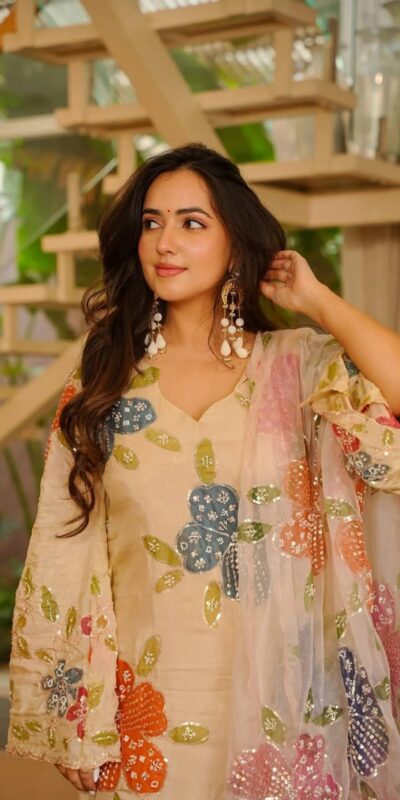 VLM 327 Off White in Color Natural Crepe Embroidery Work Salwar Suit . Affordable Price ₹2399. Delivery 4-6 Working Days. Shop now. | Jump Suits, Salwar suit, Casual Suits, Creative suits, Designer Suits, Palazzo Suits, Party Wear Suits, Patiala Suits, Straight Suits