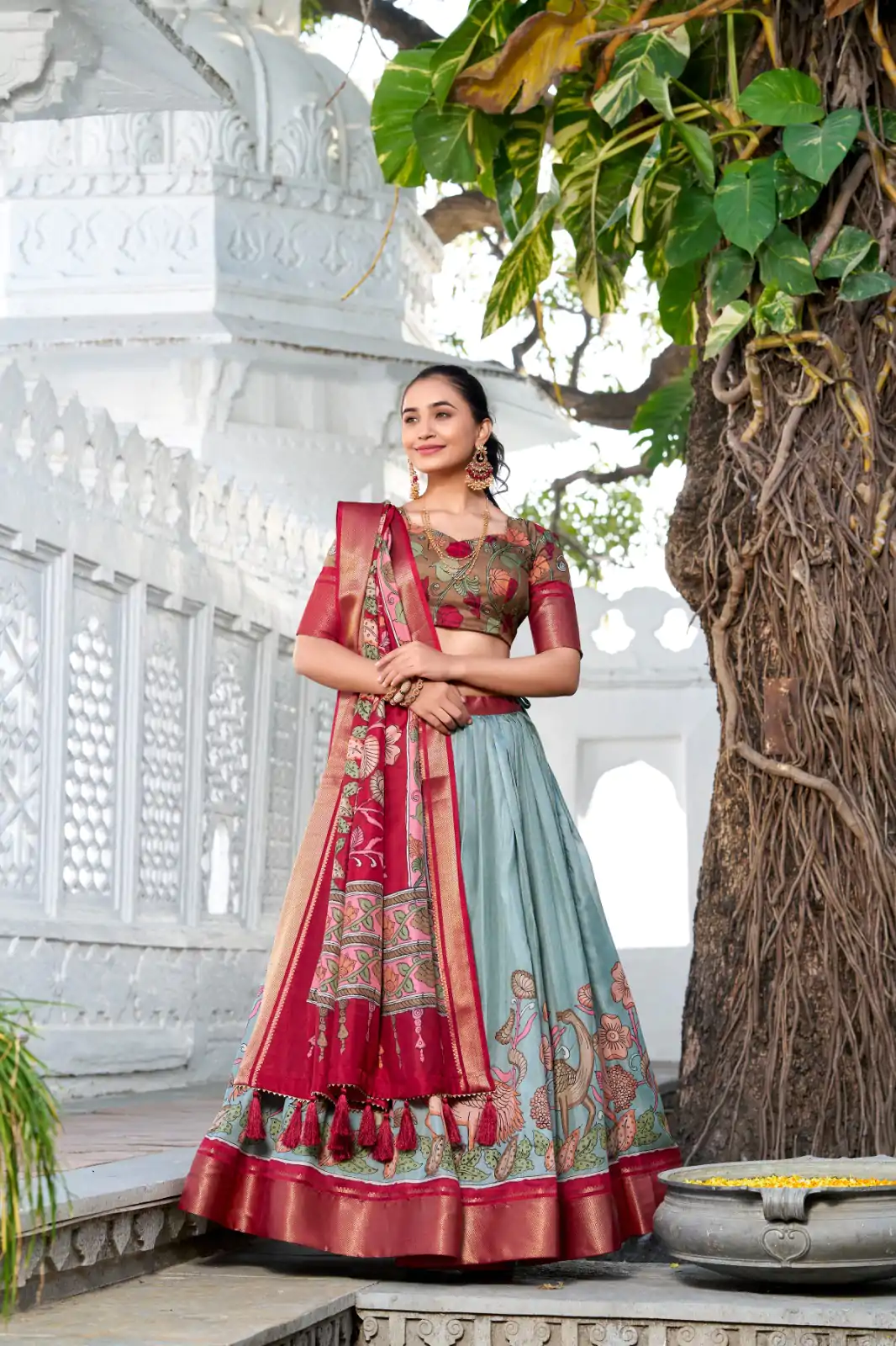 LNB 1234 Red Color Dola Silk Kalamkari Print Zari Border Lehenga Choli  Wedding, Party, Festive, Events Etc. Delivery 4-6 Working Days Rs 2149 | Lehenga, Bollywood Lehenga, Creative Lehenga, Designer Lehenga, Embroidered Lehenga, Party Wear Lehenga