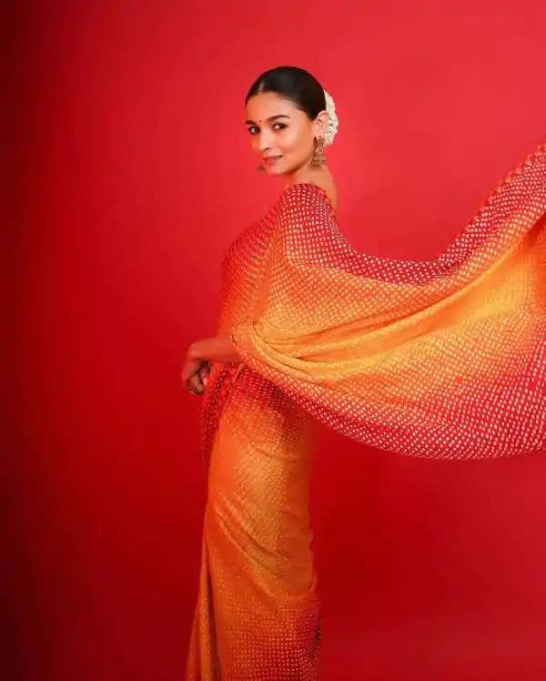 Red Satin Creap Silk Heavy Satin Zari Saree - Image 2