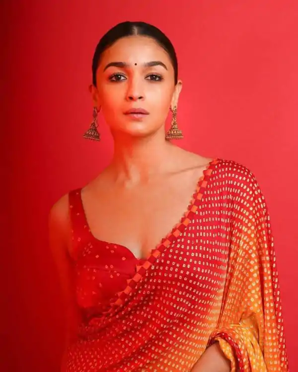 Red Satin Creap Silk Heavy Satin Zari Saree - Image 3