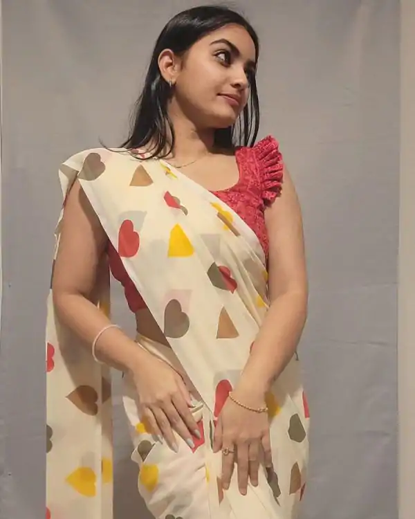 Half White Soft Georgette Silk Digital Print Heart Design Saree - Image 3