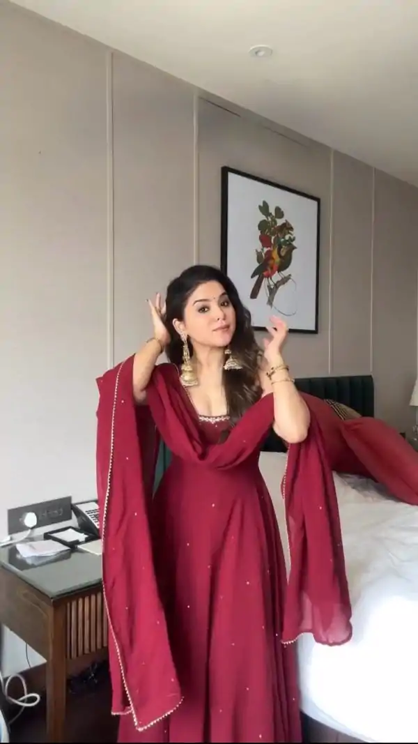 Maroon Foix Georgette Thread Real Mirror Diamond Salwar Suit - Image 2