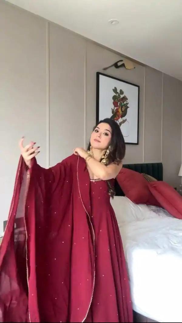 Maroon Foix Georgette Thread Real Mirror Diamond Salwar Suit - Image 3