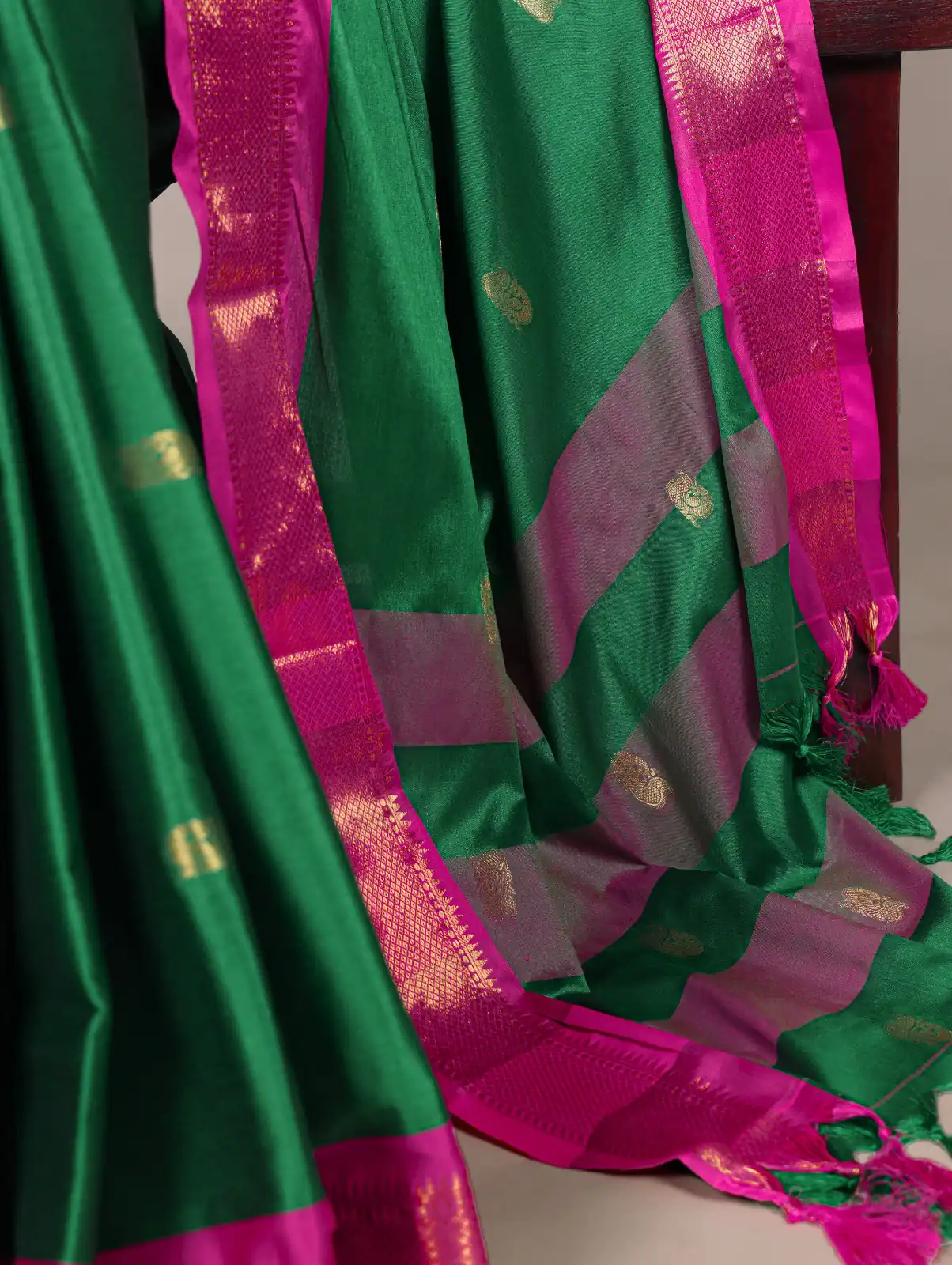 YNF 7406 Green Color Cotton Silk Weaving Work Paithani Concept Saree Casual, Wedding, Festive, Events . Expected Delivery  4-6 Working Days @1449/- only                                                                                | Sarees, Bollywood Sarees, Creative Sarees, Designer Sarees, Embroidered Sarees, Ethnic Saree, Modern Digital sarees, Party Wear Sarees