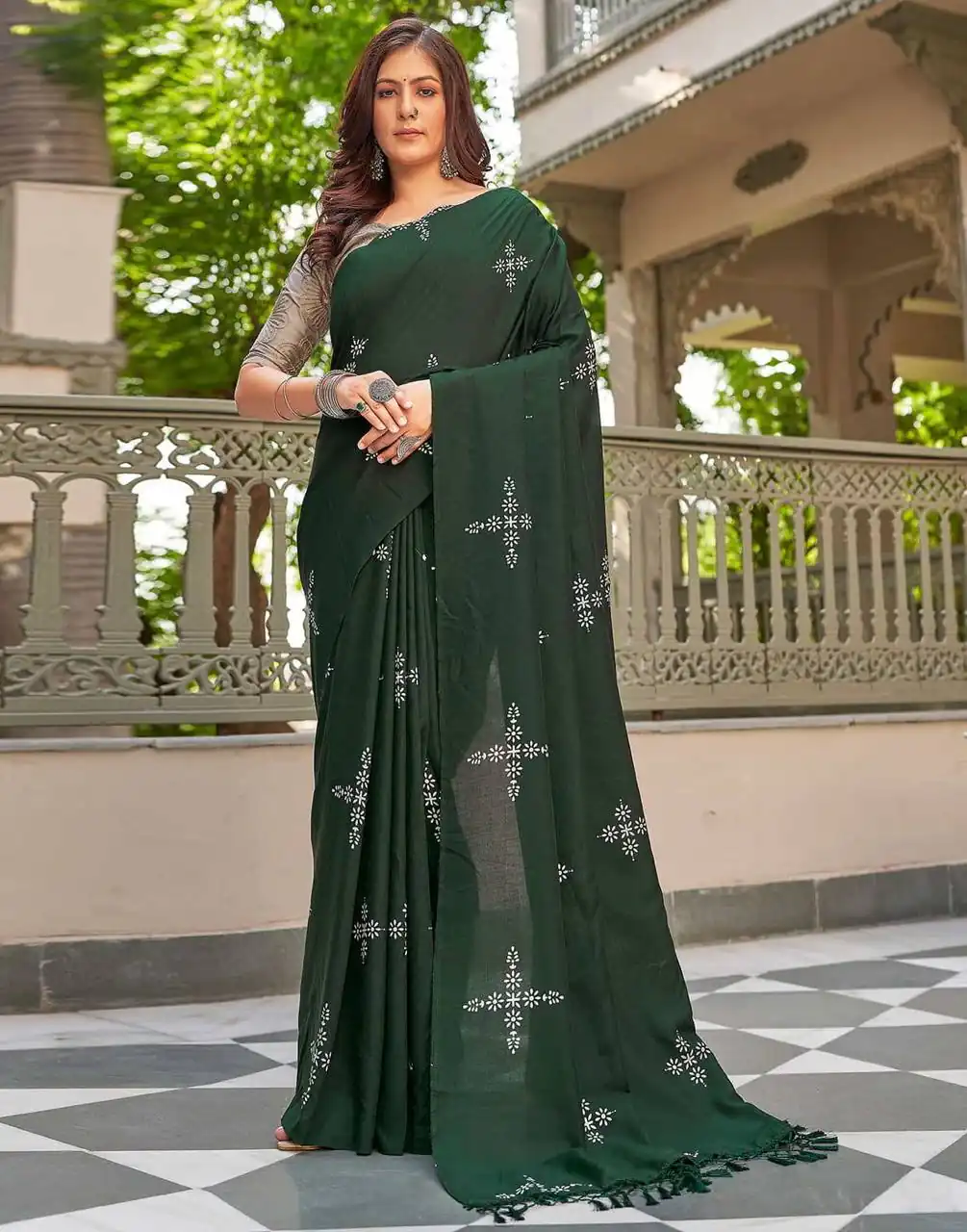 BT 1104 Green Natural silk with Thread Embroidery & Embroidery Work Saree . Now at just ₹1549. Delivery 4-6 Working Days. Shop now. | Sarees, Bollywood Sarees, Creative Sarees, Designer Sarees, Embroidered Sarees, Ethnic Saree, Modern Digital sarees, Party Wear Sarees
