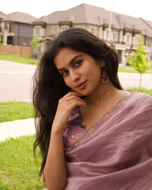 Lavender Gold Crush Lace Border Work Saree - Image 11