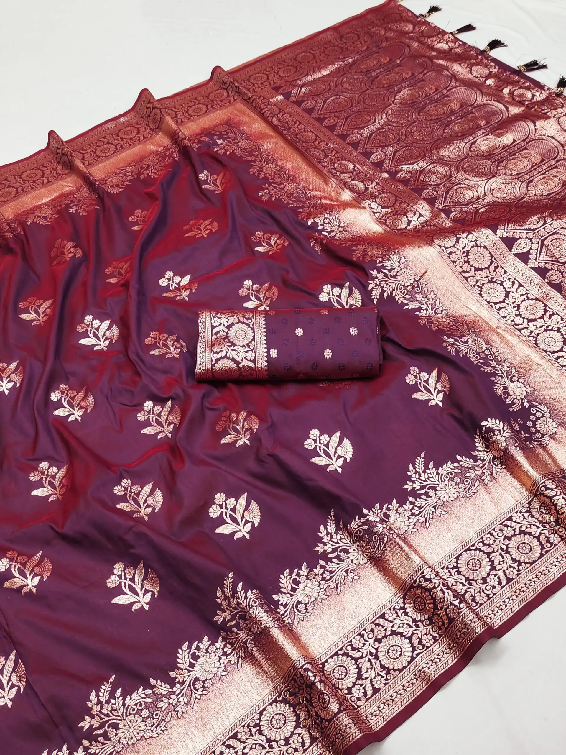 MB 39 Maroon in Color Banarasi silk Zari Work & Lace Work Saree . Introductory Price ₹1999. Delivery 4-6 Working Days. Shop now. | Salwar suit