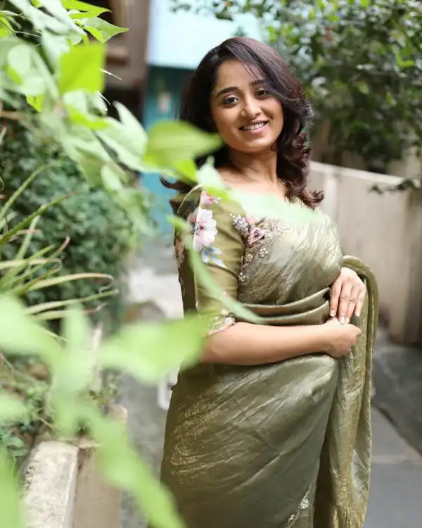 Mehendi Gold Crush Lace Border Work Saree - Image 7