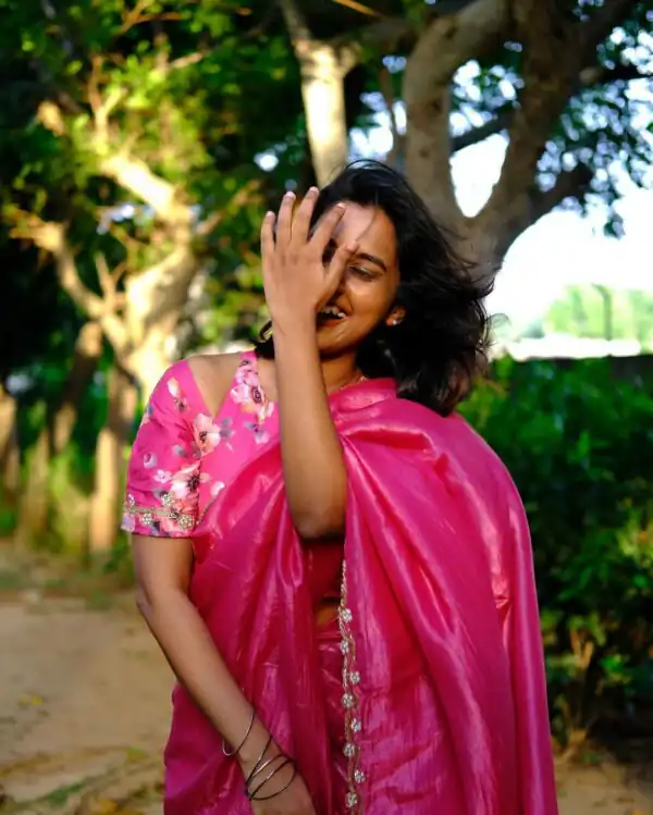 Pink Gold Crush Lace Border Work Saree - Image 3