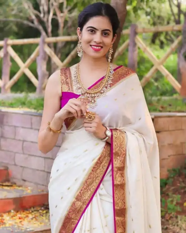 Purple Lichi Silk With Lace Jacquard Work Saree - Image 5