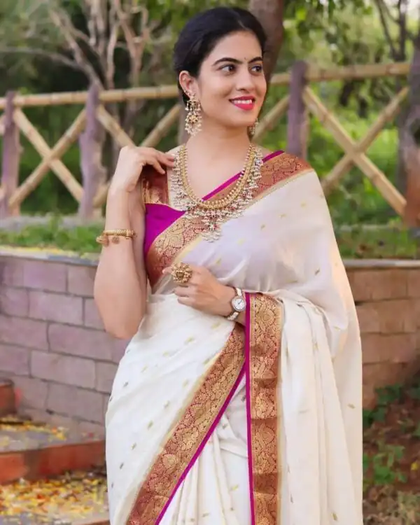 Purple Lichi Silk With Lace Jacquard Work Saree - Image 3