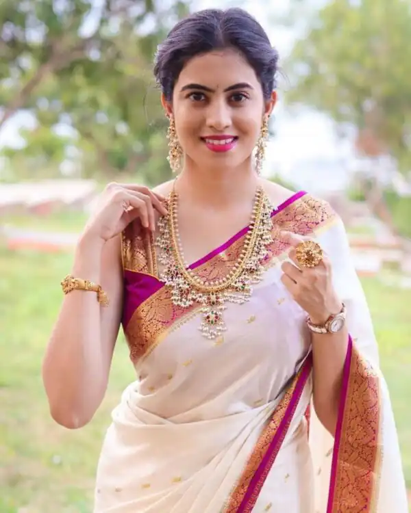 Purple Lichi Silk With Lace Jacquard Work Saree - Image 2