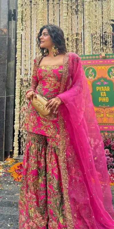 BD 1731 Pink Silk- Faux Georgette Digital Print Salwar Suit Casual, Wedding, Party, Festive, Events Etc.4-6 Working Days@ 1999/-only | Jump Suits, Salwar suit, Casual Suits, Creative suits, Designer Suits, Palazzo Suits, Party Wear Suits, Patiala Suits, Straight Suits