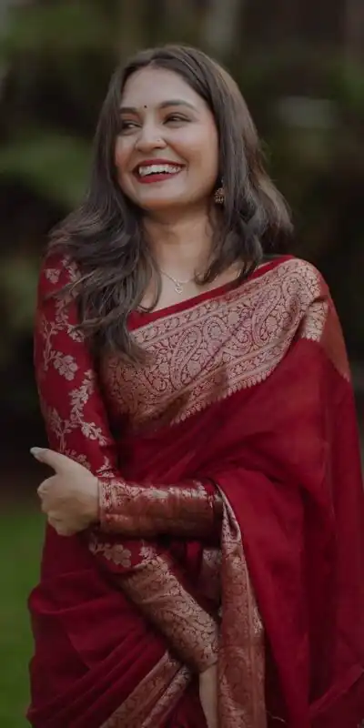 KP 6034 Red Soft Lichi Silk Saree with Lace Border & Lace Work. Exclusive Offer ₹1349. Delivery 4-6 Working Days. Shop now. | Sarees, Bollywood Sarees, Creative Sarees, Designer Sarees, Embroidered Sarees, Ethnic Saree, Modern Digital sarees, Party Wear Sarees