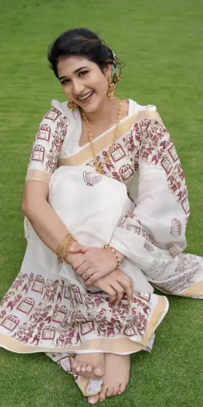 BT 428 White Soft Linen Cotton Saree with Digital Print & Lace Work. Festive Deal ₹1449. Delivery 4-6 Working Days. Shop now. | Sarees, Bollywood Sarees, Creative Sarees, Designer Sarees, Embroidered Sarees, Ethnic Saree, Modern Digital sarees, Party Wear Sarees