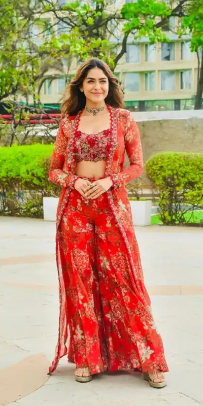 Red Tubby Silk Digital Print Embroidery Salwar Suit