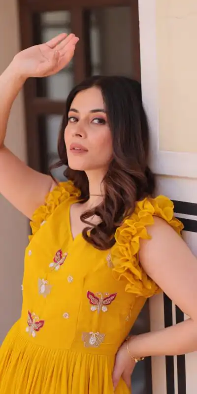 Alternative view of Yellow Faux Blooming Sequins Work Gown