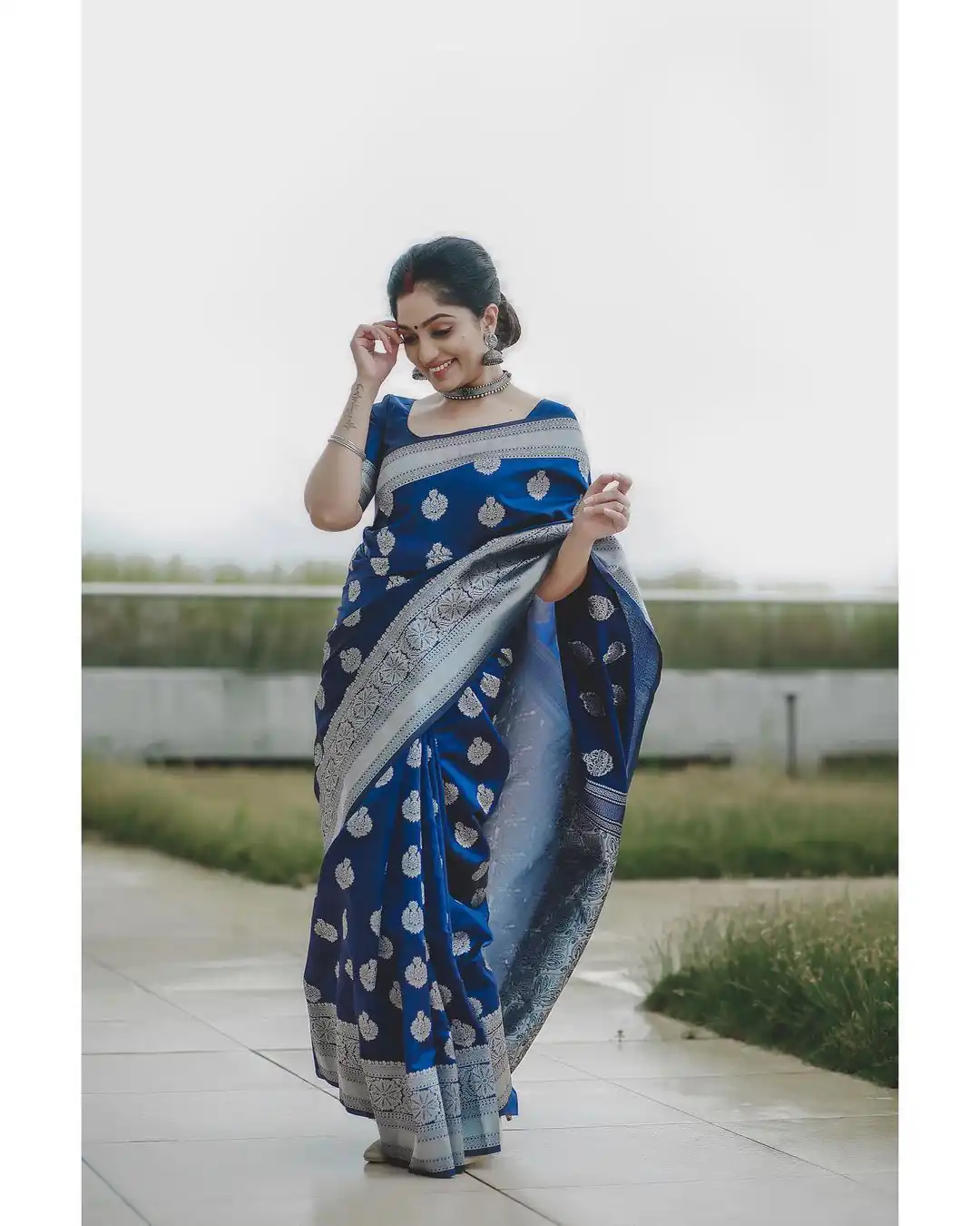 KPR 095 Navy Blue Soft Lichi Silk Saree with Lace Border & Lace Work. Affordable Price ₹1399. Delivery 4-6 Working Days. Shop now. | Sarees, Bollywood Sarees, Creative Sarees, Designer Sarees, Embroidered Sarees, Ethnic Saree, Modern Digital sarees, Party Wear Sarees