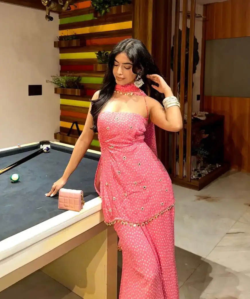 BD 1803 Peach Faux Georgette Salwar Suit with Sequins Work & Mirror Work. Exclusive Offer ₹1999. Delivery 4-6 Working Days. Shop now. | Jump Suits, Tops & Bottoms, Track Suits, Salwar suit, Casual Suits, Creative suits, Designer Suits, Palazzo Suits, Party Wear Suits, Patiala Suits, Straight Suits, Trendy Wear