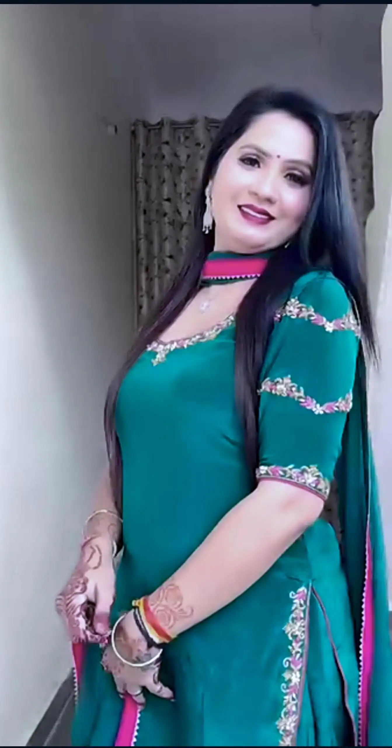 Green Natural Crap Embroidery Lace Work Sawlar Suit - Image 3