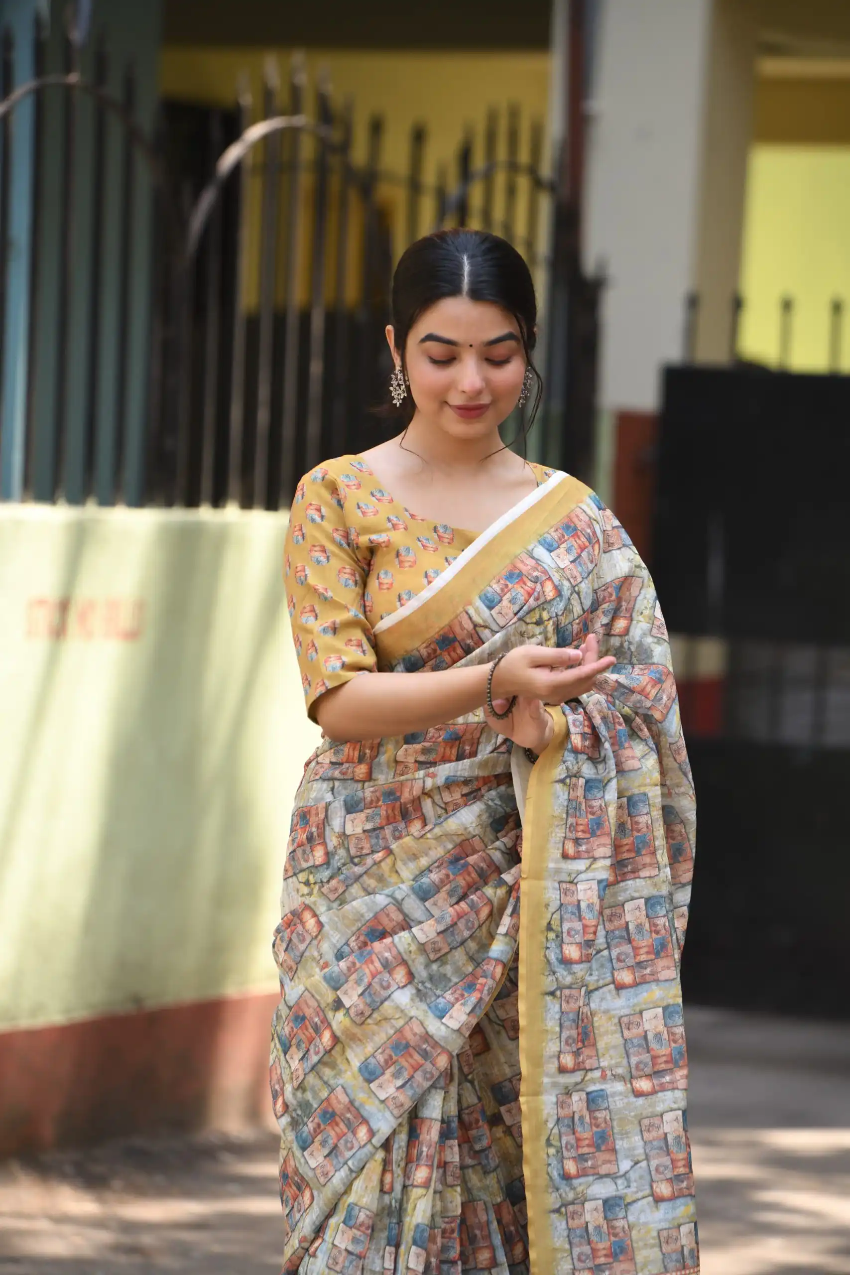 Veechis 111 Cream Color Linen Beautiful Digital Printed Work Saree Casual, Party Festive, Events. Expected Delivery 4-6 Working Days @1549/- | Sarees, Bollywood Sarees, Creative Sarees, Designer Sarees, Embroidered Sarees, Modern Digital sarees, Party Wear Sarees