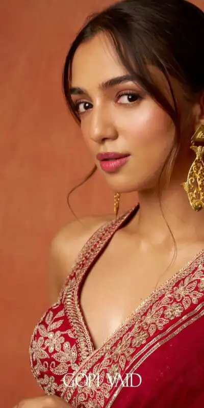 NC 5531 Red Soft Rangoli Silk Saree with Embroidery Work & Lace Work. Special Price ₹1949. Delivery 4-6 Working Days. Shop now. | Sarees, Bollywood Sarees, Creative Sarees, Designer Sarees, Embroidered Sarees, Ethnic Saree, Modern Digital sarees, Party Wear Sarees