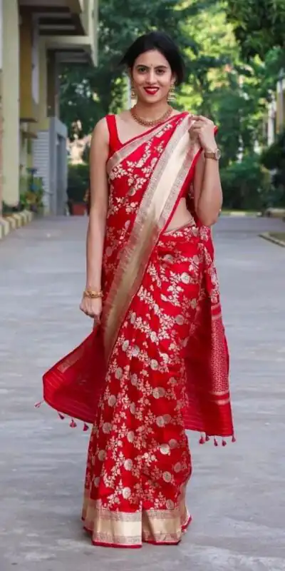 KPR 110 Red Soft Lichi Silk Saree Perfect for Wedding, Party, Reception, Diwali, Ethnic Day β . Affordable Price βΉ1299. Delivery 4-6 Working Days. | Sarees, Bollywood Sarees, Creative Sarees, Designer Sarees, Embroidered Sarees, Ethnic Saree, Modern Digital sarees, Party Wear Sarees