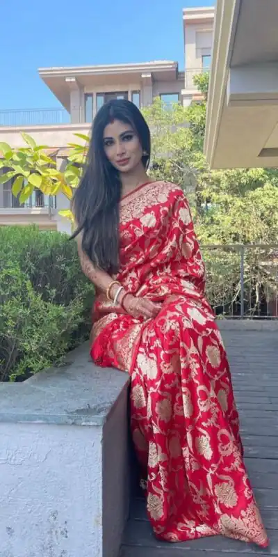 KPR 115 Red Color Soft Lichi Silk Saree with Lace Border & Lace Work. Best Price ₹1399. Delivery 4-6 Working Days. Shop now. | Sarees, Bollywood Sarees, Creative Sarees, Designer Sarees, Embroidered Sarees, Ethnic Saree, Modern Digital sarees, Party Wear Sarees