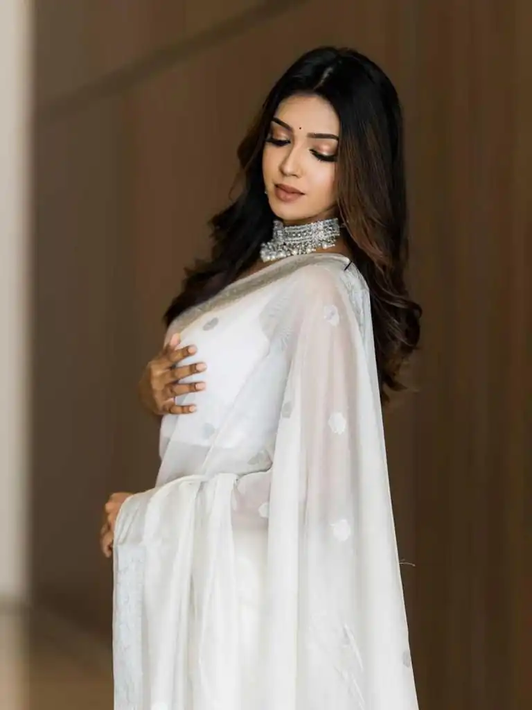 Fancy White Soft Lilan Slab Jacquard Work Saree - Image 2