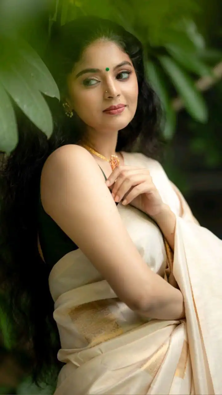 Super Off White Soft Lichi Silk Jacquard Work Saree - Image 4