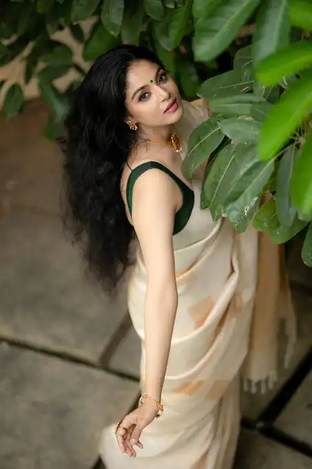 Super Off White Soft Lichi Silk Jacquard Work Saree