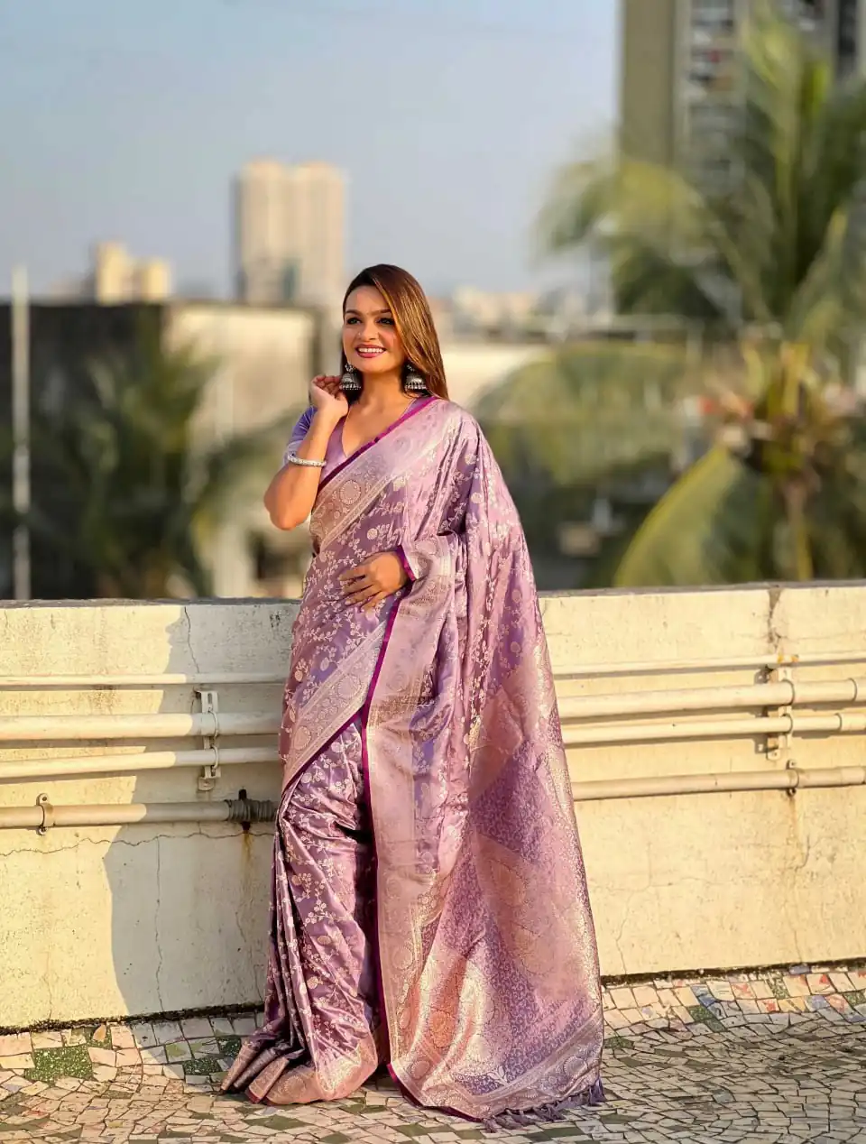 Unique Lavender Lichi Silk Jacquard Work Saree - Image 3