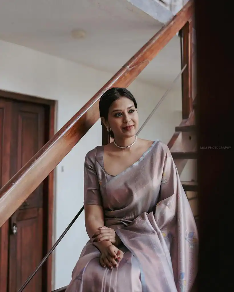 KPR 146 Grey in Soft Lichi Silk Jacquard Work Designer Work Saree . Exclusive Offer ₹1399. Delivery 4-6 Working Days. Shop now. | Sarees, Bollywood Sarees, Creative Sarees, Designer Sarees, Embroidered Sarees, Ethnic Saree, Modern Digital sarees, Party Wear Sarees