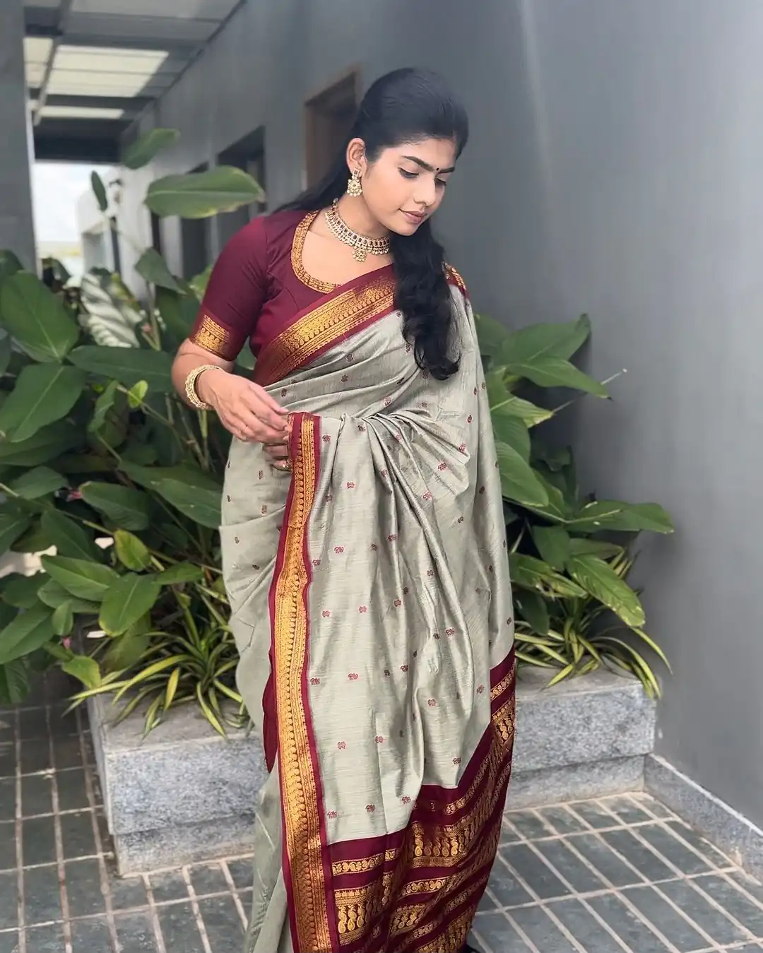 Pretty Grey Lichi Silk Jacquard Border Work Saree