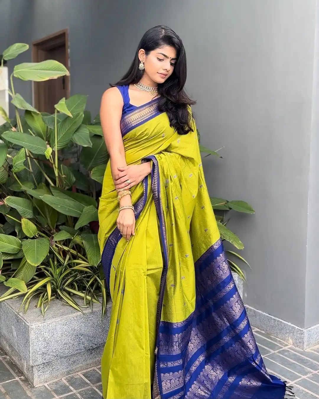 Pretty Lime Yellow Lichi Silk Jacquard Border Work Saree - Image 3