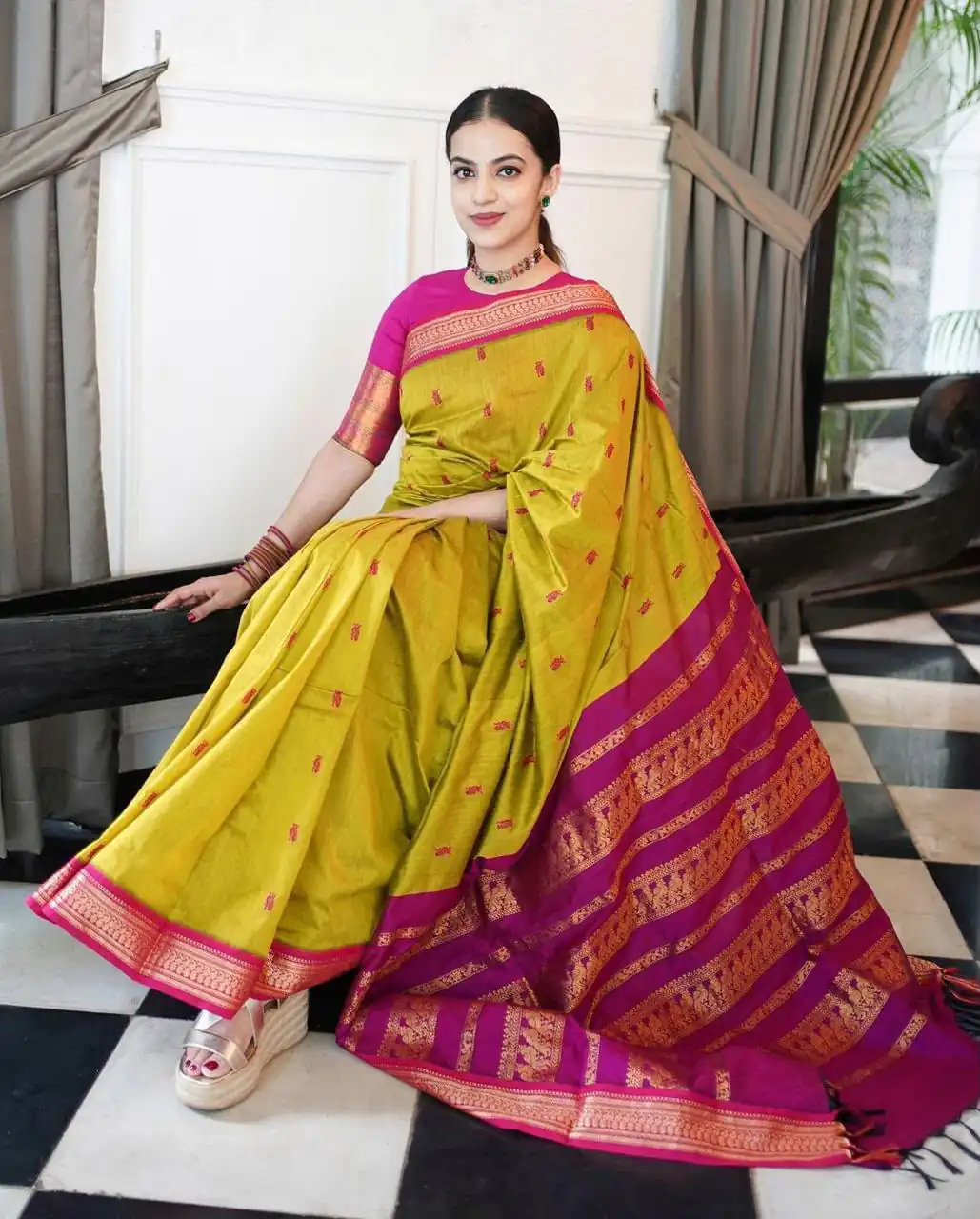 Pretty Mastered Lichi Silk Jacquard Border Work Saree - Image 3